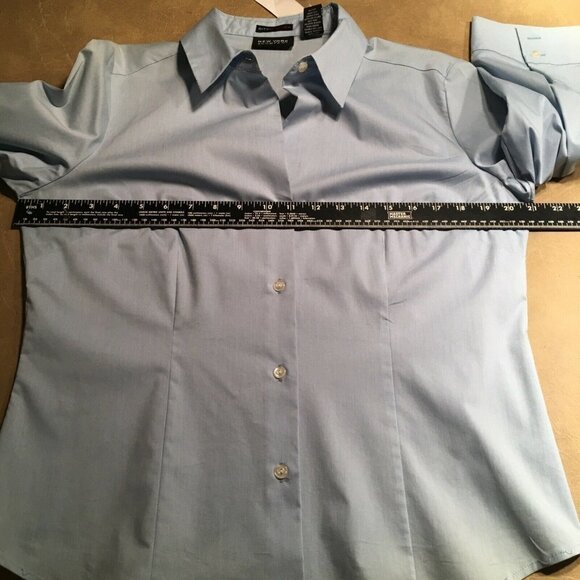 NEW YORK & COMPANY “City Stretch” Fitted STRETCH Blouse, LIGHT BLUE, NWT, Size L - Picture 4 of 8